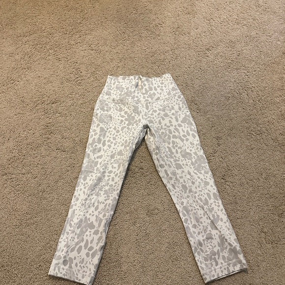 lululemon Align cheetah camo white. NWOT - Picture 3 of 5
